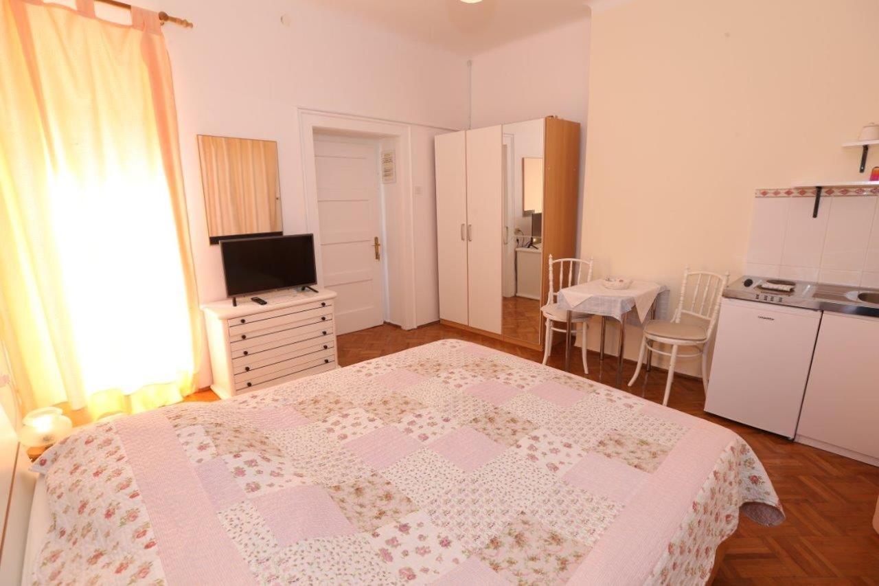 Studio Apartments Cavrak With Terrace Baška Eksteriør bilde
