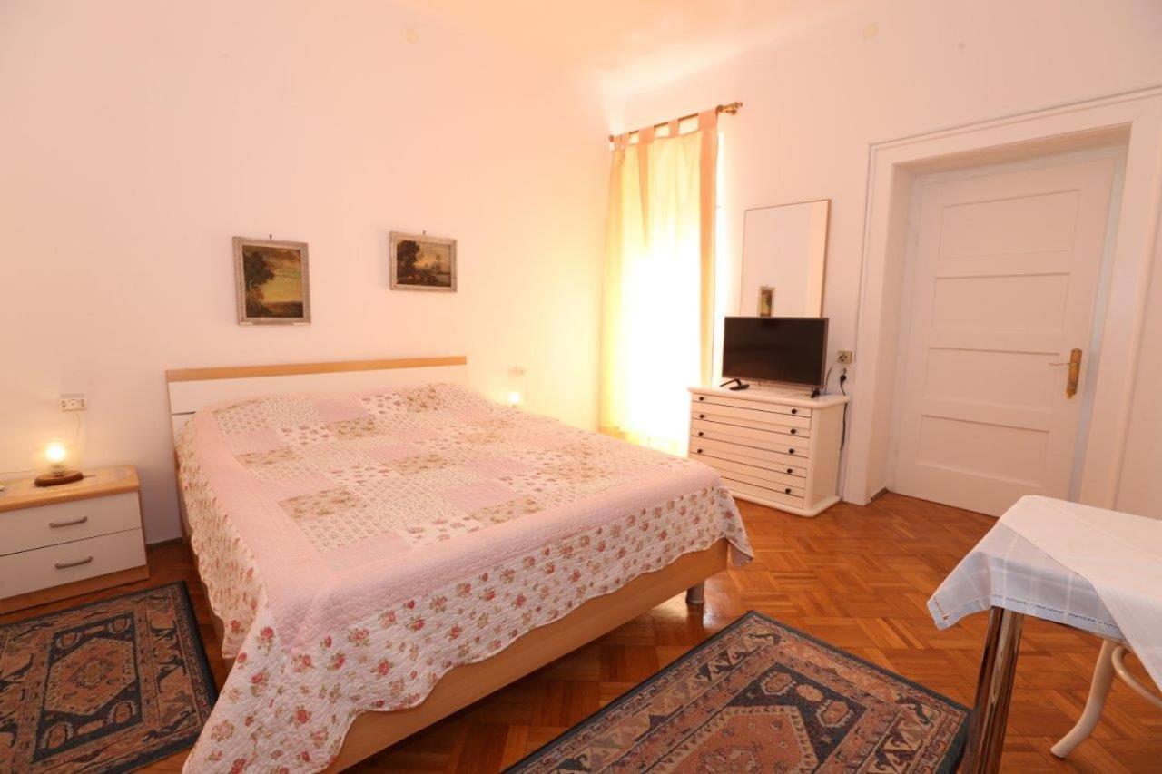 Studio Apartments Cavrak With Terrace Baška Eksteriør bilde