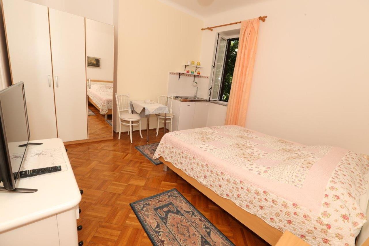 Studio Apartments Cavrak With Terrace Baška Eksteriør bilde