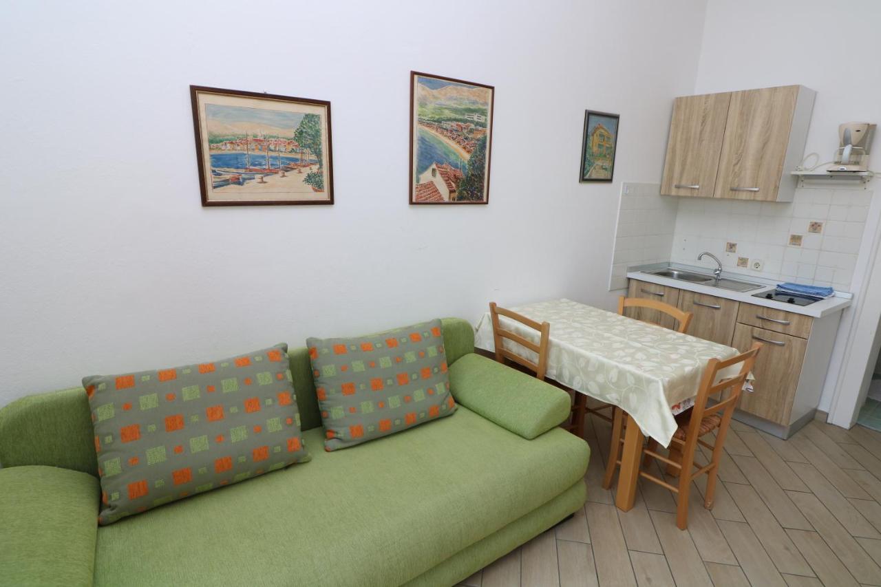 Studio Apartments Cavrak With Terrace Baška Eksteriør bilde
