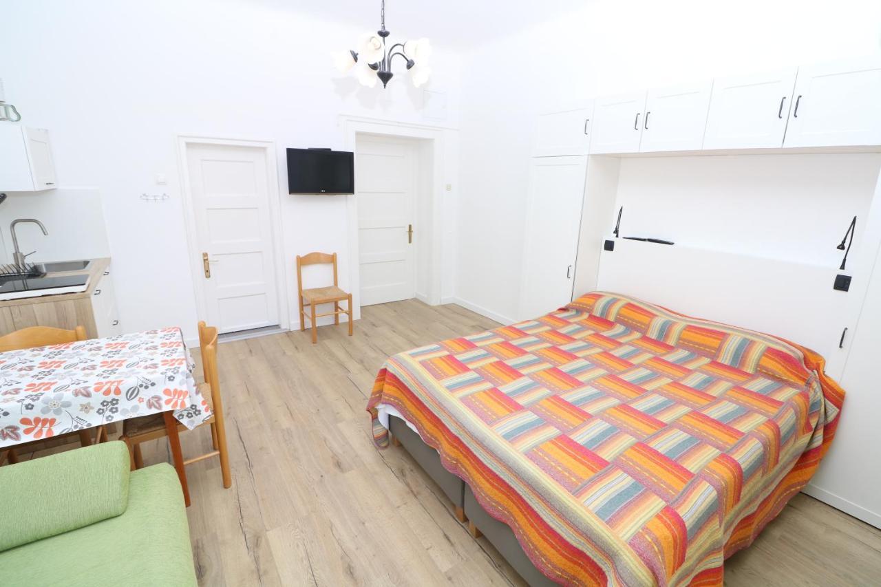 Studio Apartments Cavrak With Terrace Baška Eksteriør bilde
