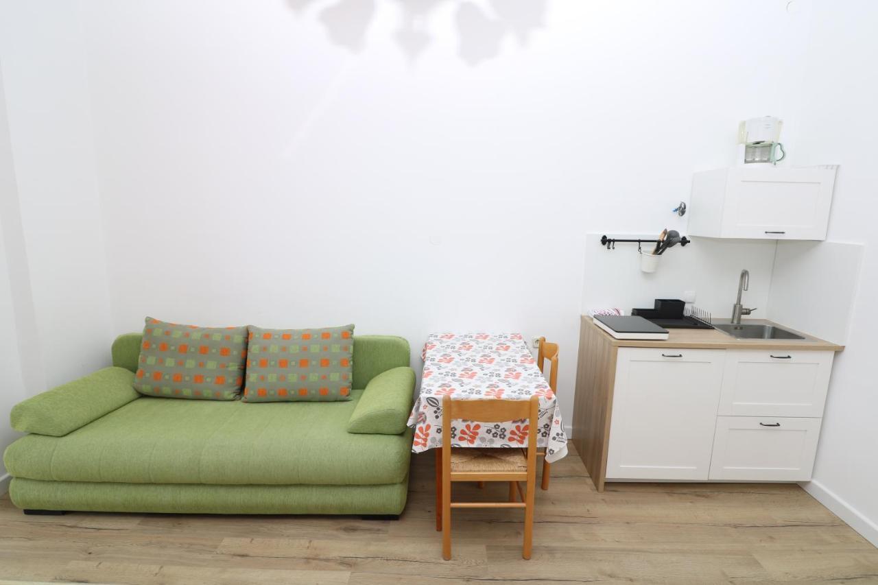 Studio Apartments Cavrak With Terrace Baška Eksteriør bilde