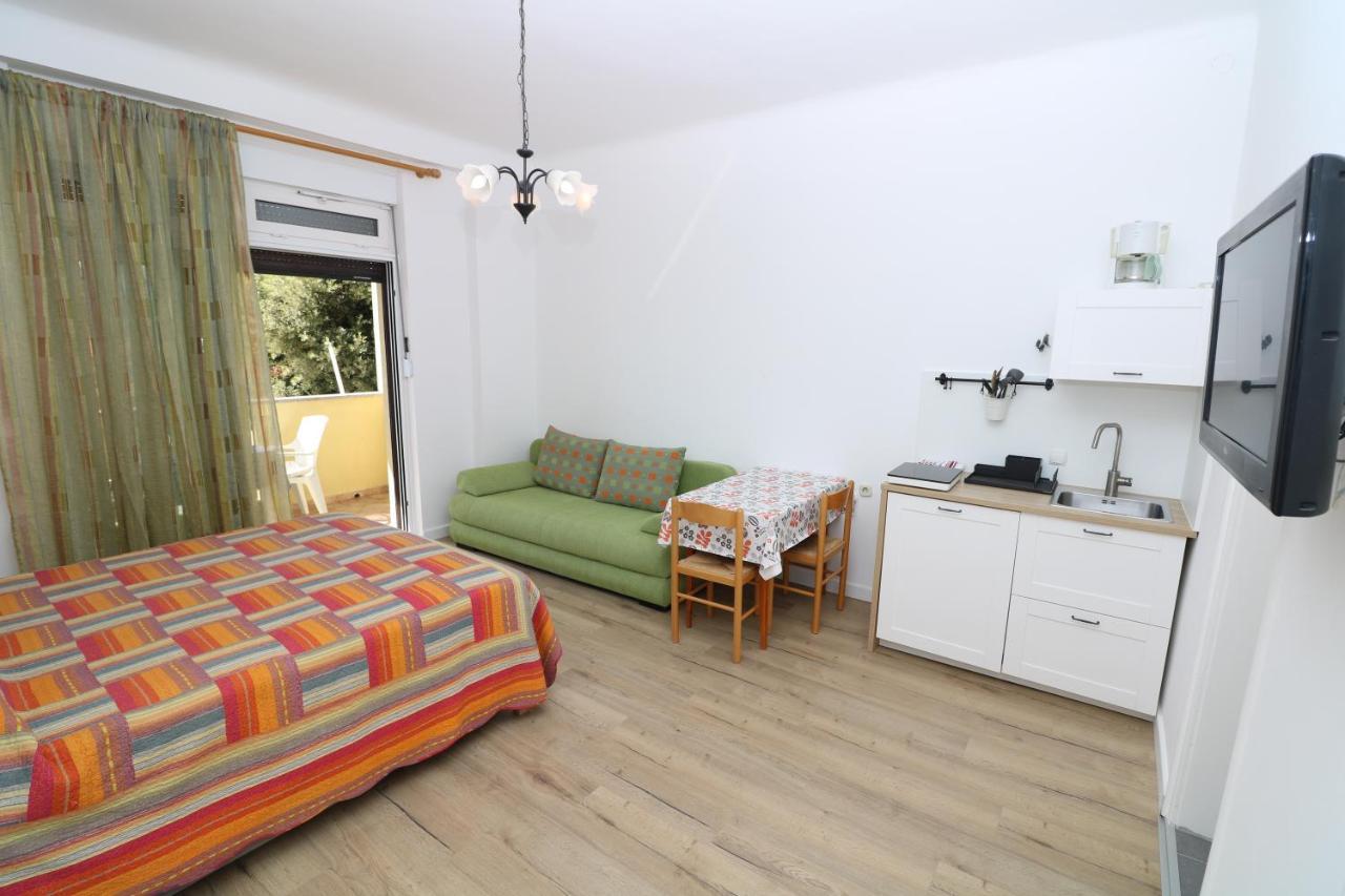 Studio Apartments Cavrak With Terrace Baška Eksteriør bilde