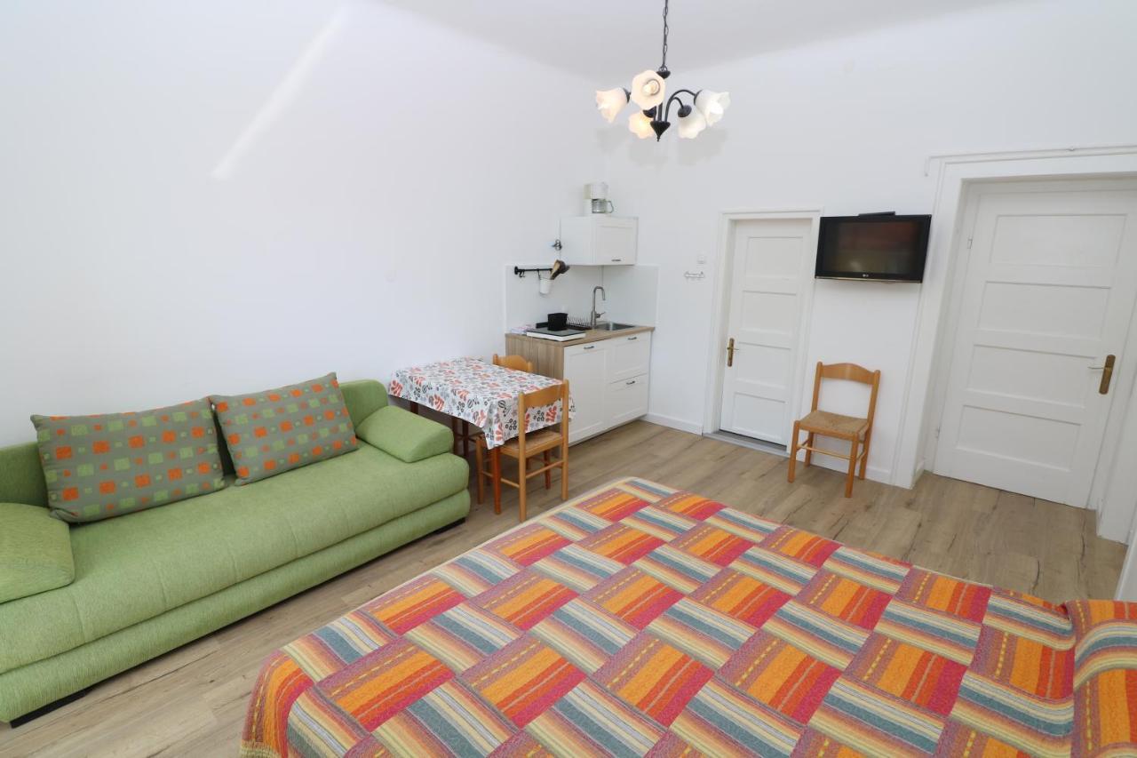 Studio Apartments Cavrak With Terrace Baška Eksteriør bilde
