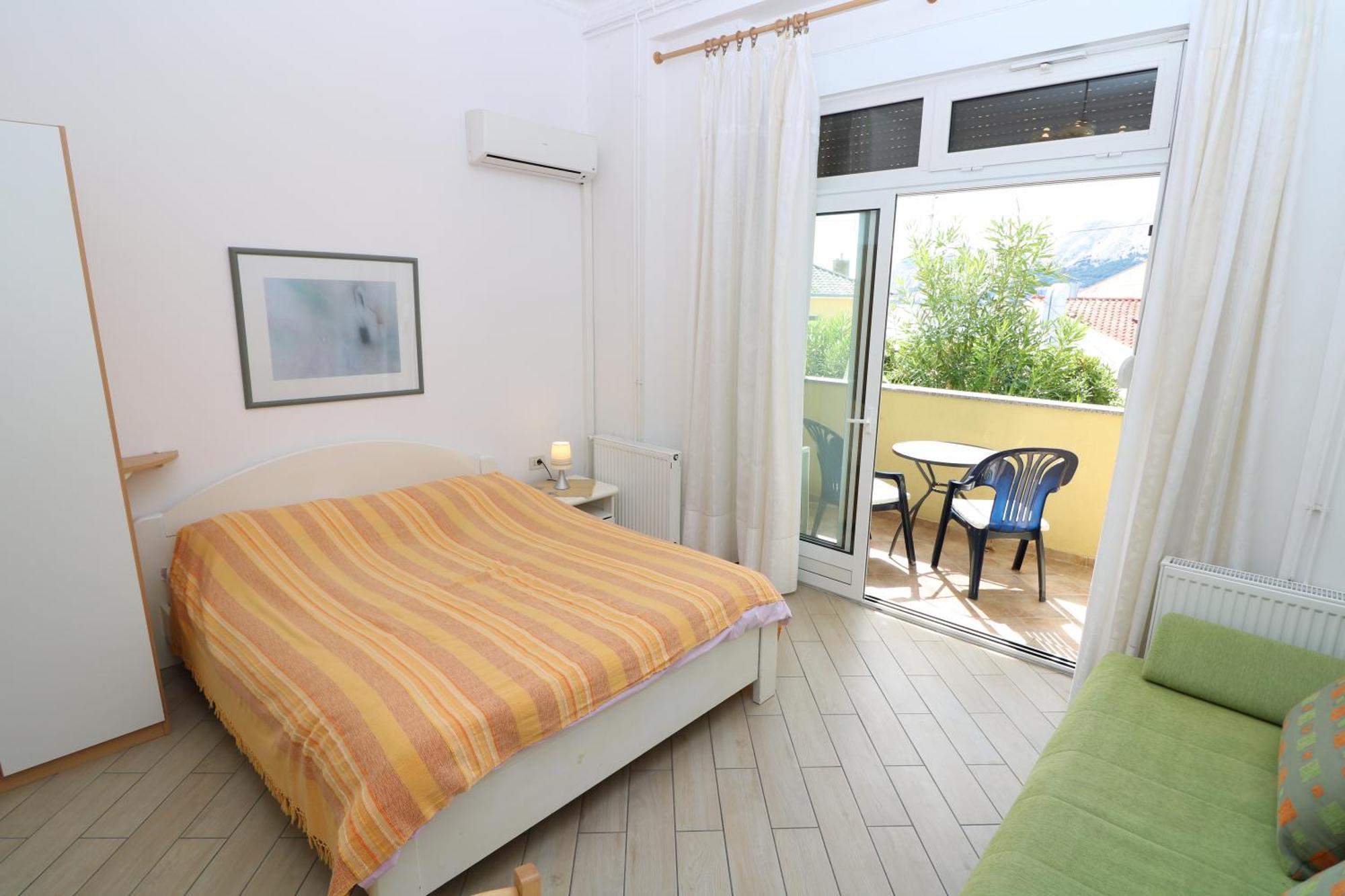 Studio Apartments Cavrak With Terrace Baška Rom bilde