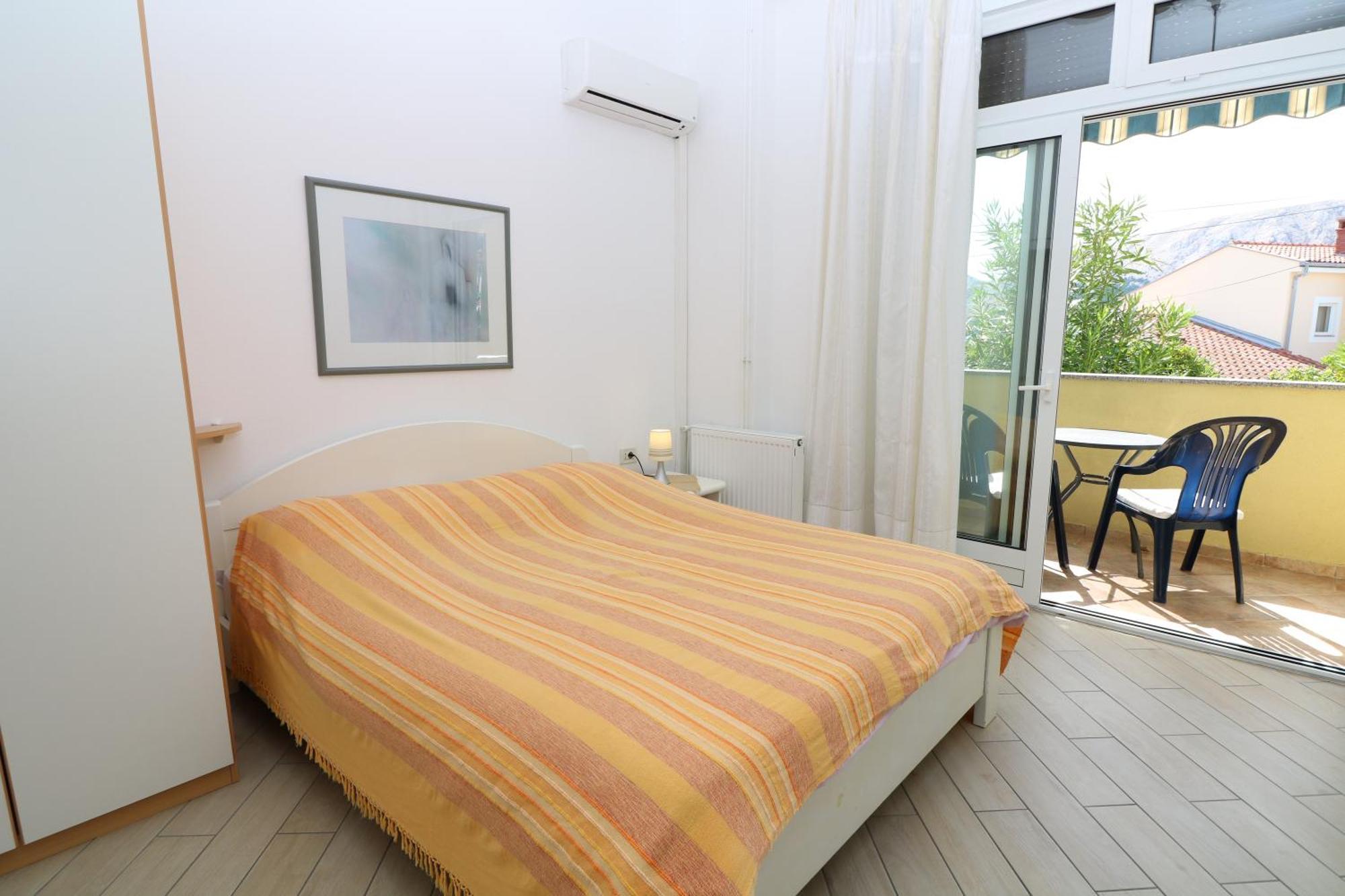 Studio Apartments Cavrak With Terrace Baška Rom bilde