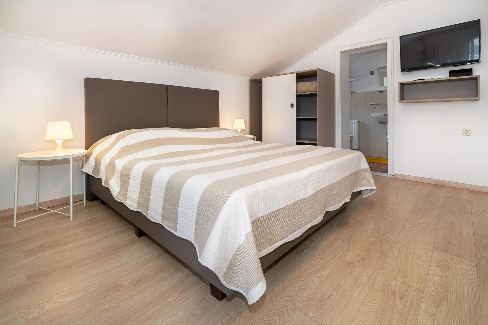 Studio Apartments Cavrak With Terrace Baška Eksteriør bilde