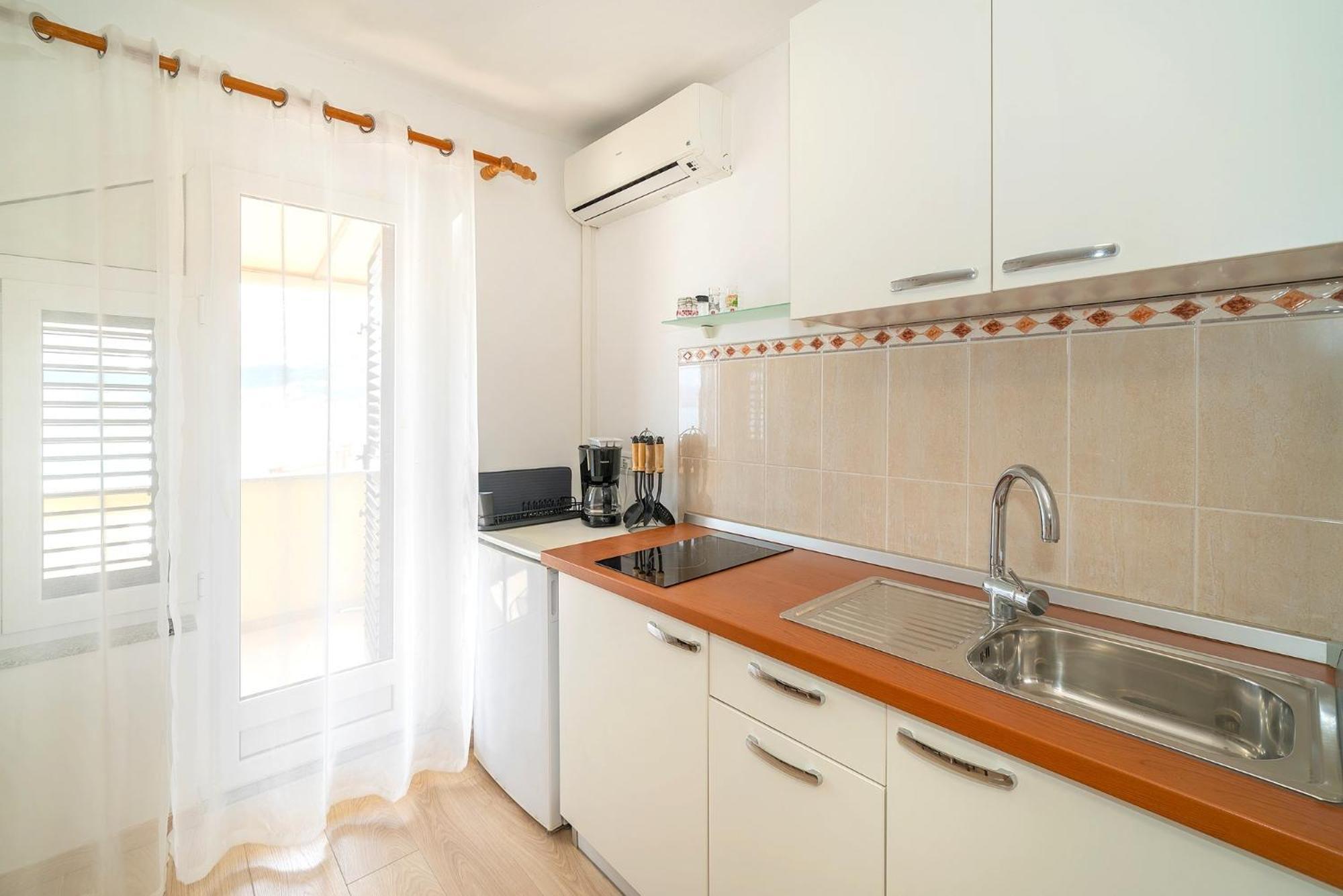Studio Apartments Cavrak With Terrace Baška Eksteriør bilde