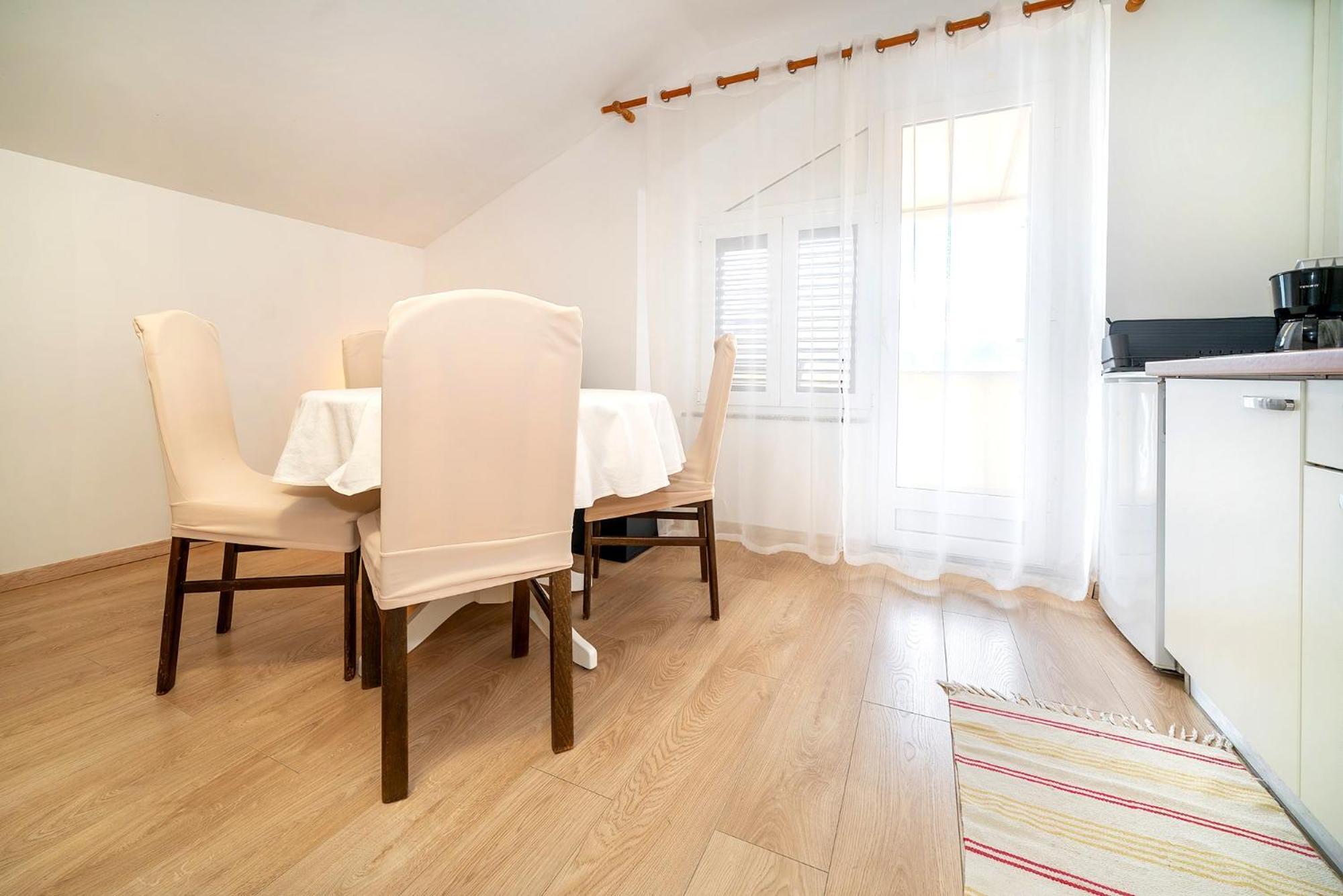 Studio Apartments Cavrak With Terrace Baška Eksteriør bilde